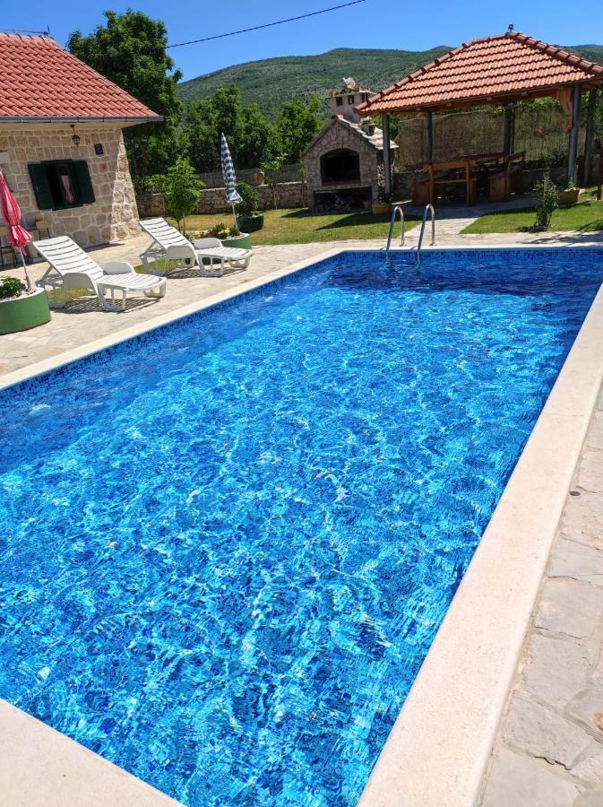 Вилла Nikini Dvori Gradac  Экстерьер фото