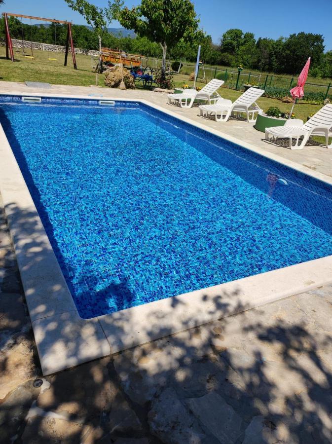 Вилла Nikini Dvori Gradac  Экстерьер фото