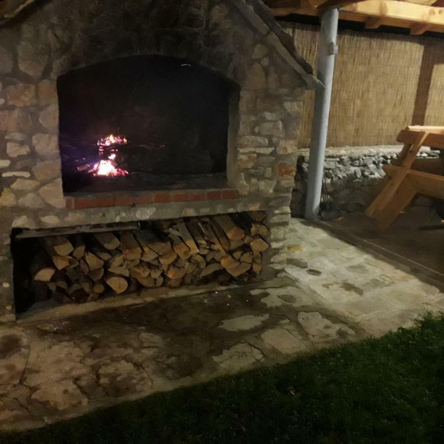 Вилла Nikini Dvori Gradac  Экстерьер фото